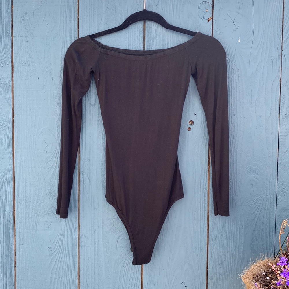 Pretty Little Thing Off the Shoulder bodysuit